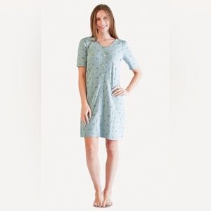 Kate Quinn Little Liam Women’s Half Puff Sleeve Button Front Gown - Medium